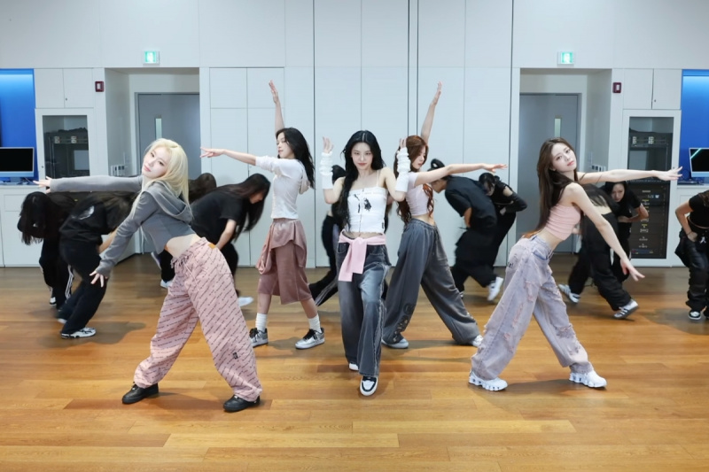 Guarda: ITZY dimostra di essere le regine dell'hairografia nel nuovo video di pratica di danza per 'GOLD'