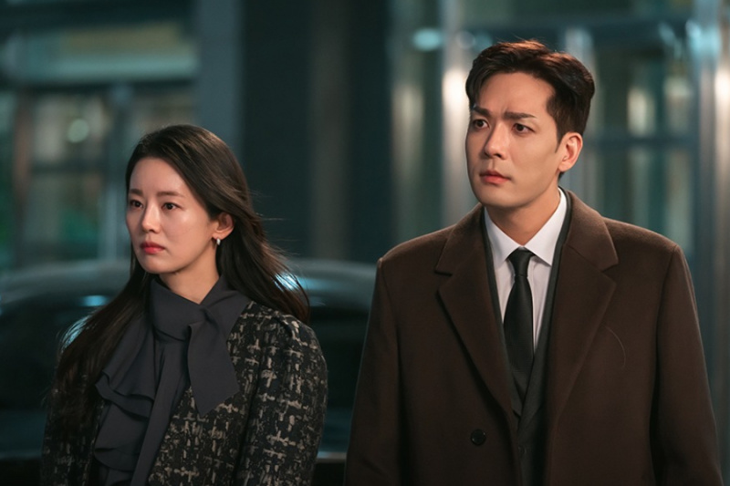 Park Yoon Jae und Lee Ga Ryung öffnen sich über ihre komplexen Bösewichte in 'Queen's House'