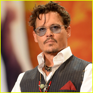 Johnny Depp telefonja feltörésével vádolja a brit bulvárlapokat