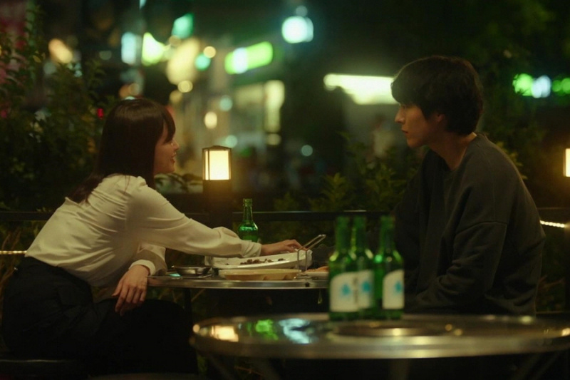 Jang Ki Yong és Chun Woo Hee közelednek egymáshoz egy váratlan incidens után az atipikus családban