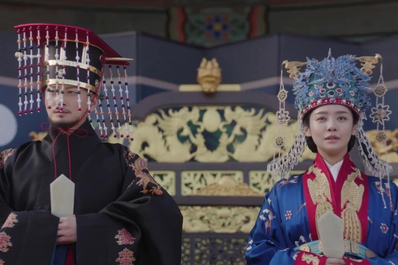 Cha Joo Young ir Lee Hyun Wook nauja istorinė drama „Karalienė, kuri karūnuoja“ patvirtina transliacijos planus