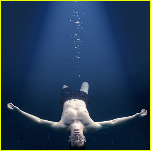Elite's Miguel Bernardeau Stars w reklamie Anti-SeaWorld PETA | Miguel Bernardeau