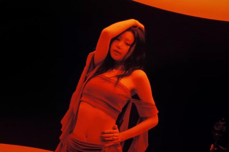 업데이트: 수진, 'RIZZ'로 다가오는 컴백을 위한 비주얼라이저 공개