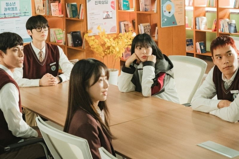 黄旼贤组成了不可能的组合'Study Group' With Lee Jong Hyun, Shin Su Hyun, Yoon Sang Jung, And Gong Do Yu