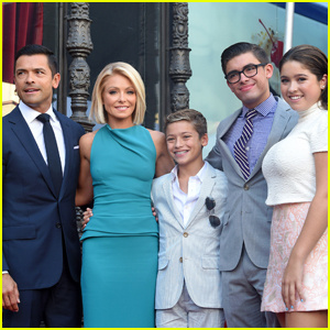 Kelly Ripa กล่าวว่าเธอ's 'Not Speaking' to Two of Her Kids While Self-Quarantining Together