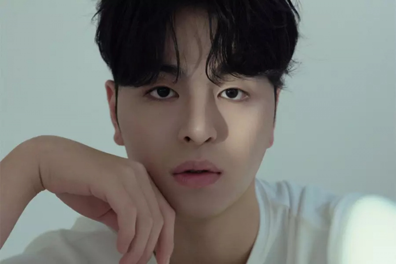 Il est confirmé que Junhoe d'iKON fera ses débuts en solo en juillet