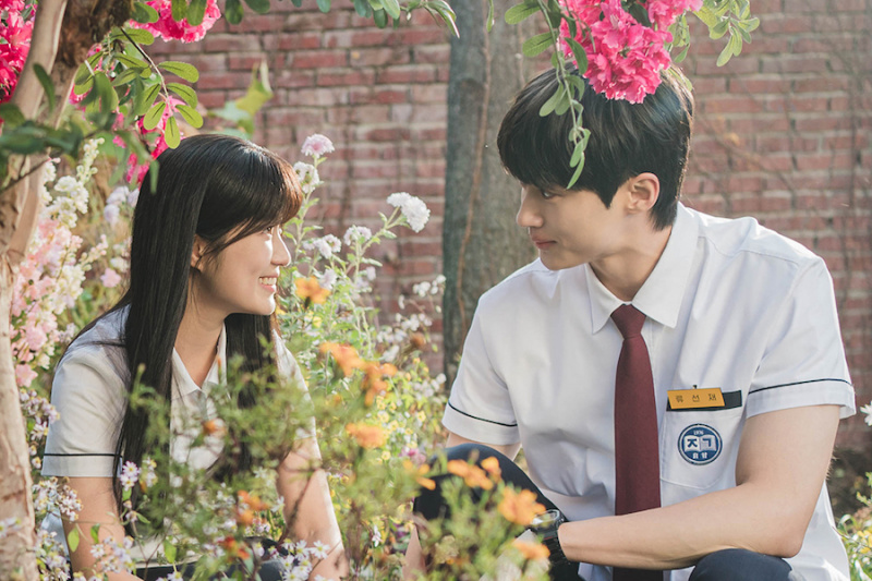 Byeon Woo Seok només té ulls per a Kim Hye Yoon a 'Lovely Runner'