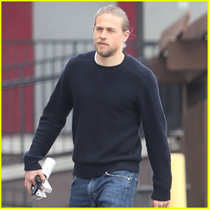 Charlie Hunnam diventa casual per le commissioni del sabato mattina | Charlie Hunnam