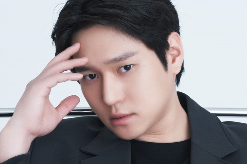Отидете накратко агенцията на Kyung Pyo коментира накратко за слуховете за запознанства