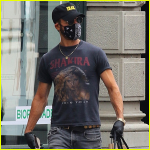 Justin Theroux pokazuje ljubav prema Shakiri vintage turnejskom majicom | Justin Theroux