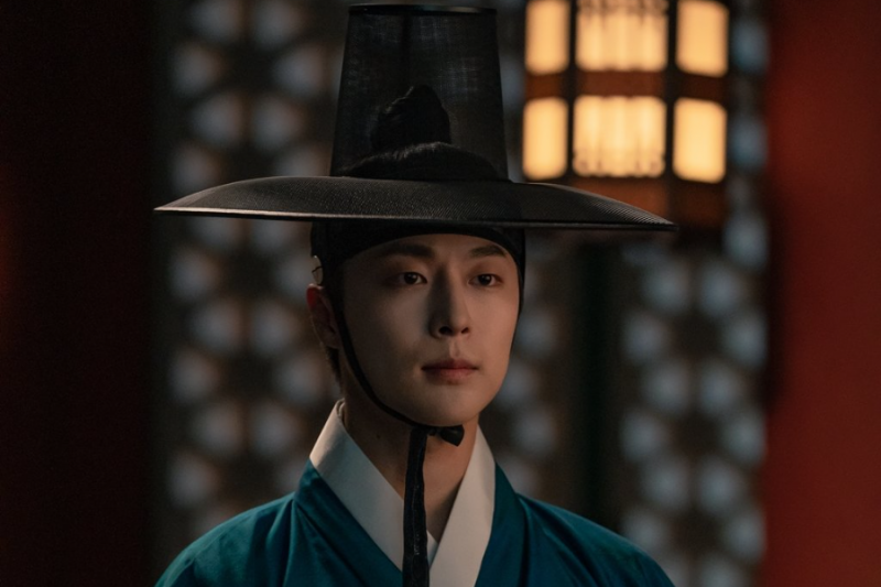 Bae In Hyuk verbergt zijn koninklijke roots en wordt stagiair in een herberg in het nieuwe drama 'Check In Hanyang'