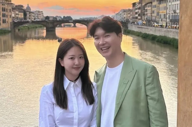 Park Soo Hong en zijn vrouw verwelkomen hun eerste kind