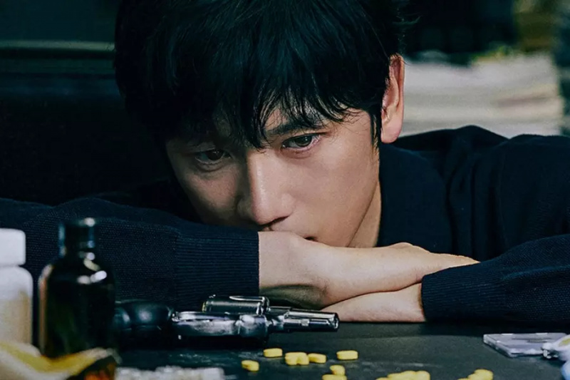 Ji Sung és un detectiu de narcòtics que esdevé addicte per la força a les drogues a 'Connection'