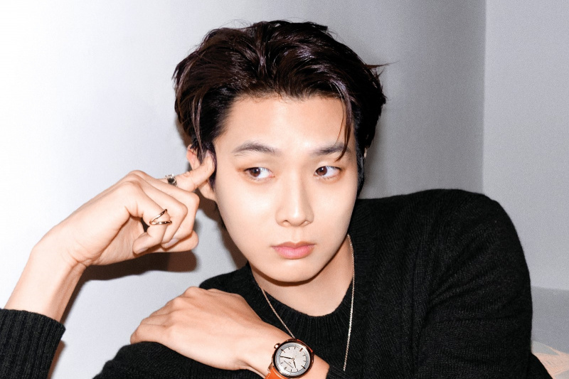 Choi Woo Shik говори за любовта си към камионите с храна, задължителните артикули за пътуване, благодарността за актьорската му кариера и много други
