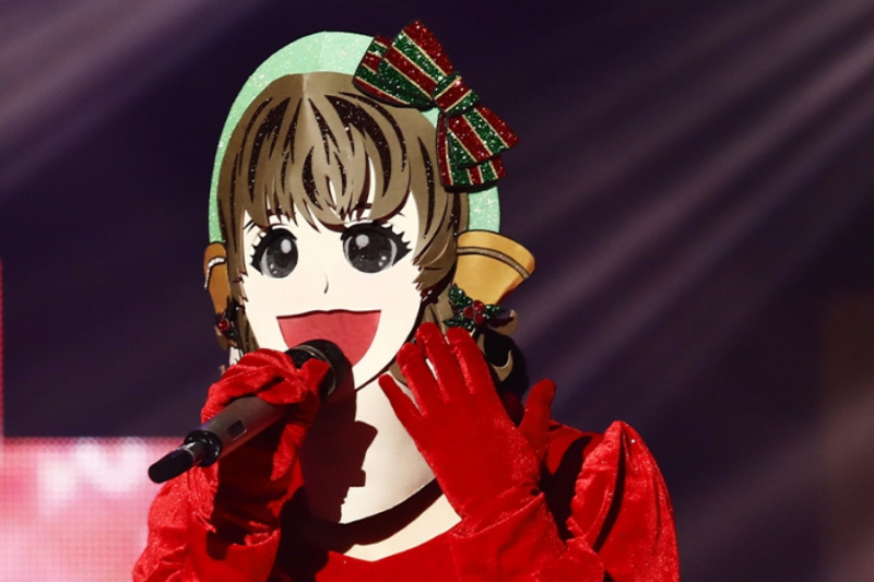 Kijk: voormalig girlgroup-lid treedt voor de eerste keer solo op in 'The King Of Mask Singer'