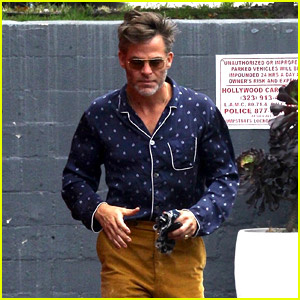 Chris Pine viser sin seje stil, mens han løber et ærinde | Chris Pine