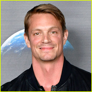 Joel Kinnaman Strips ned for å gå skinny-dipping – Se bildet! | Joel Kinnaman