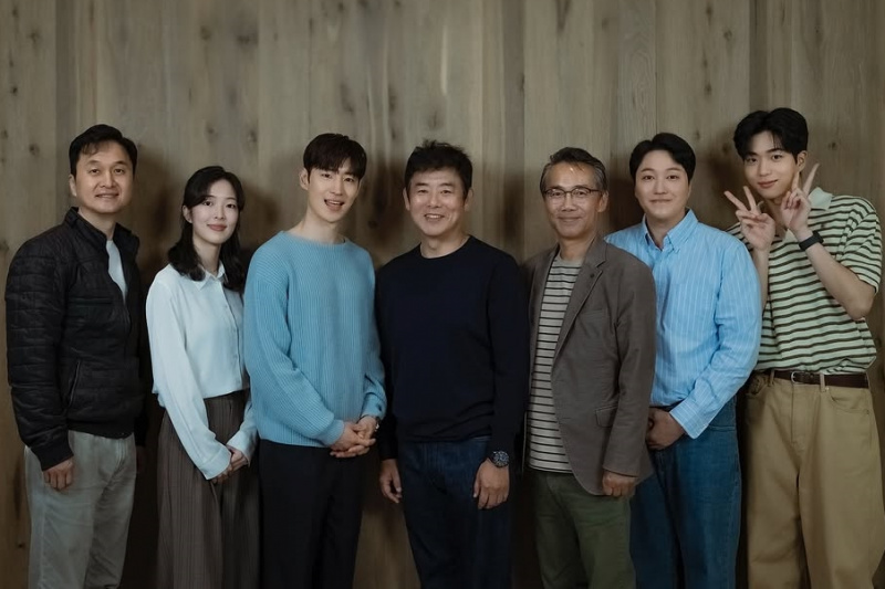 Lee Je Hoon, Kim Dae Myung, Sung Dong Il a více zapůsobit na čtení skriptů pro nové kancelářské drama „Umění vyjednávání“