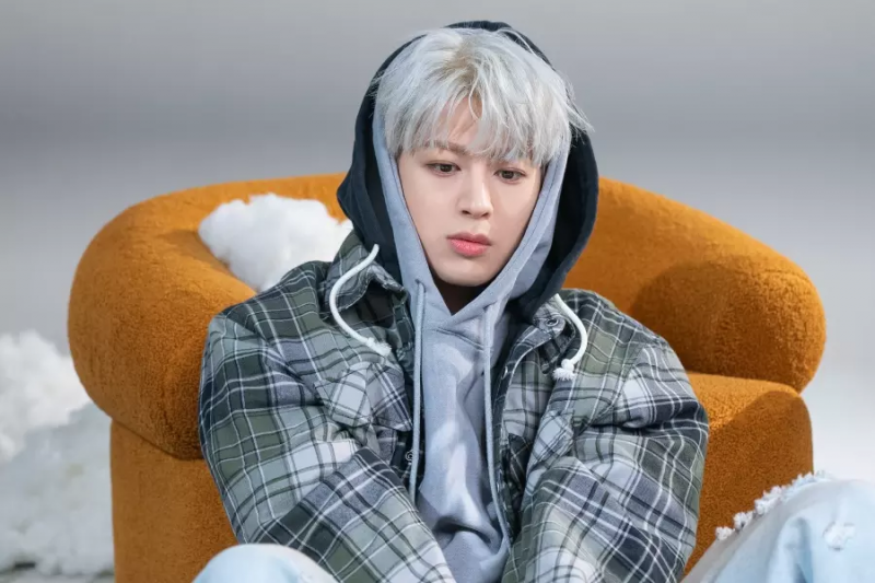 iKON کے Yunhyeong نے فوجی بھرتی کی تاریخ کا اعلان کیا۔