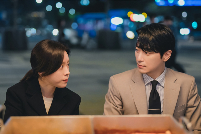 Lee Jun Hyuk akaratlanul megnevetteti Han Ji Mint egy Ddukbokki randevú során a Love Scoutban