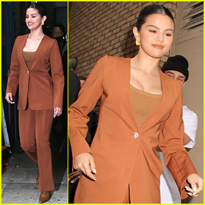 Selena Gomez wacht früh auf, um Album in New York zu promoten, und erfindet einen süßen Song darüber