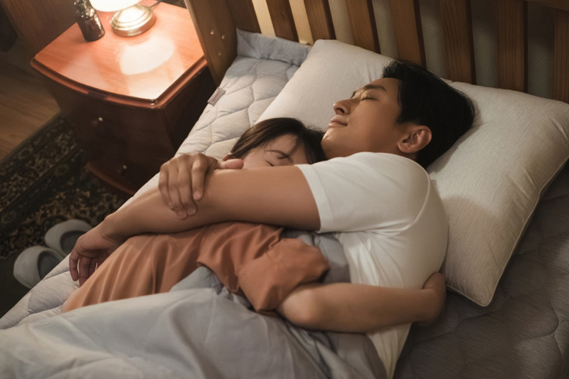 Ju Ji Hoon Tak Tahan Berpisah Dengan Jung Yu Mi Sedetik pun di 'Love Your Enemy'