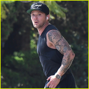 Ryan Phillippe az utcákon a délutáni kocogásért | Ryan Phillippe