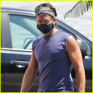 Colin Farrell mostra le sue braccia mentre prende il pranzo a Los Feliz | Colin Farrell