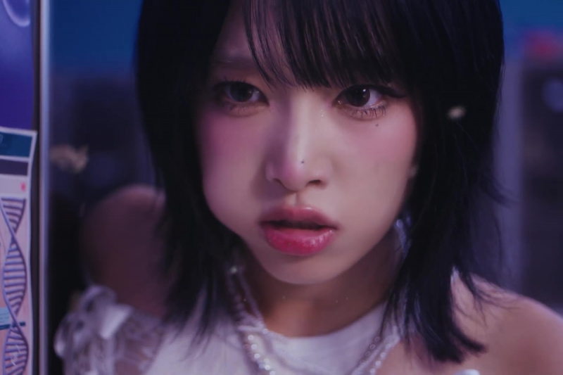 Regarder : Choi Ye Na compare l'amour à un carré dans un clip humoristique pour'NEMONEMO' Comeback