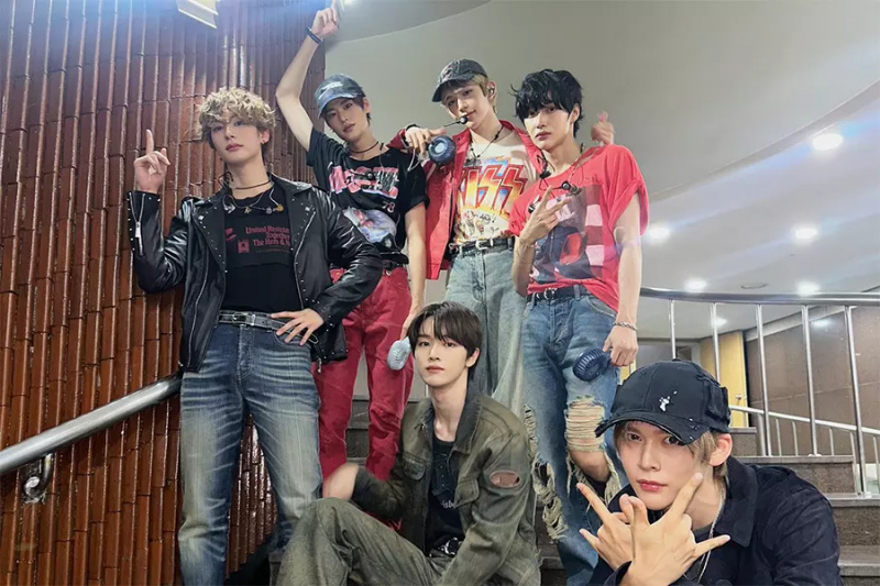 Se: RIIZE vinder 4. sejr for 'Boom Boom Bass' på 'Music Bank'; Forestillinger af Rocky, ONE PACT og mere