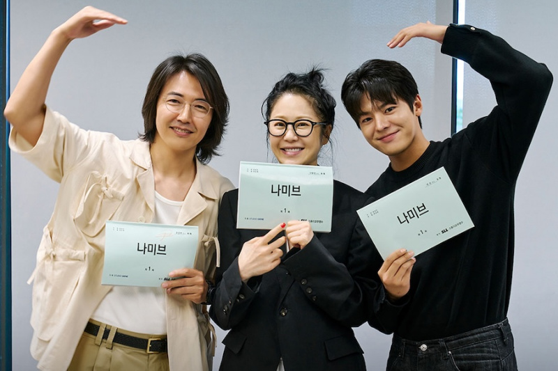 Go Hyun Jung, Ryeoun, Yoon Sang Hyun ve Lee Jin Woo Yeni Dizi “Namib”in Senaryo Okumasında Etkilediler
