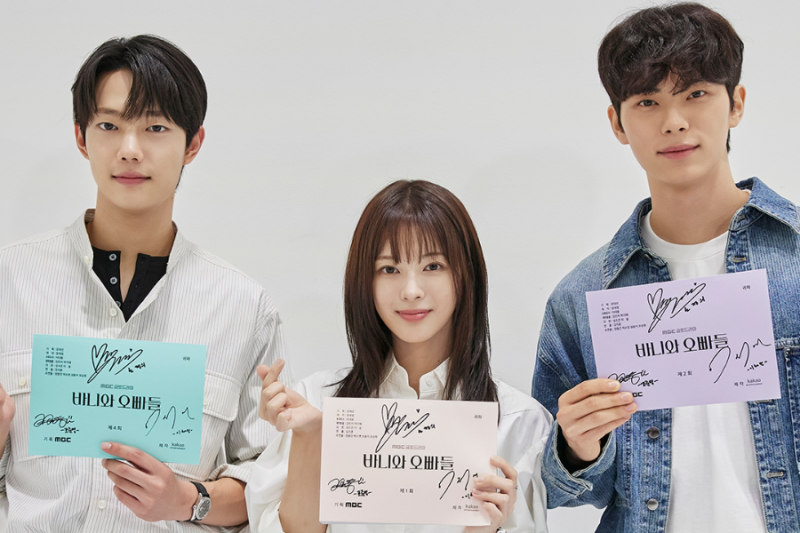   WATCH: ROH JEONG EUI, LEE CHAE MIN, और JO JOON YOUNG IMPRESS AT SCRIPT READING FOR NEW CAMPUS ROMANCE DRAMA 'क्रशोलॉजी 101'