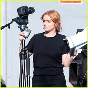 Ariel Winter haalt camera-apparatuur op voor quarantaine | Ariel Winter