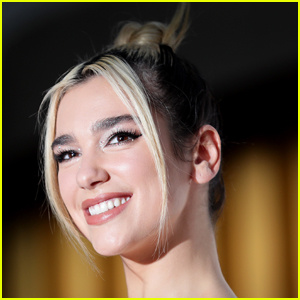 Dua Lipa Memperkenalkan Rambut Merah Jambu Semasa Dalam Kuarantin – Lihat Penampilan Baharunya! | Dua Lipa
