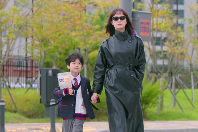 Jun So Min pretvara se u lažnu mamu nećaka Yoon Ha Bina u nadolazećoj drami “Sorry Not Sorry”