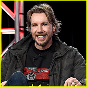 Dax Shepard opererer sig selv og trækker stiften ud af sin brækkede arm | Dax Shepard