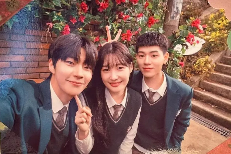 황인엽, 다가오는 드라마에서 정채연, 배현성과의 케미 미리보기