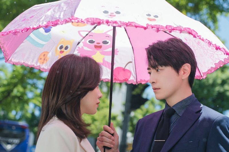 Lee Jun Hyuk es el secretario perfecto que lee la mente de Han Ji Min en el nuevo drama “Love Scout”
