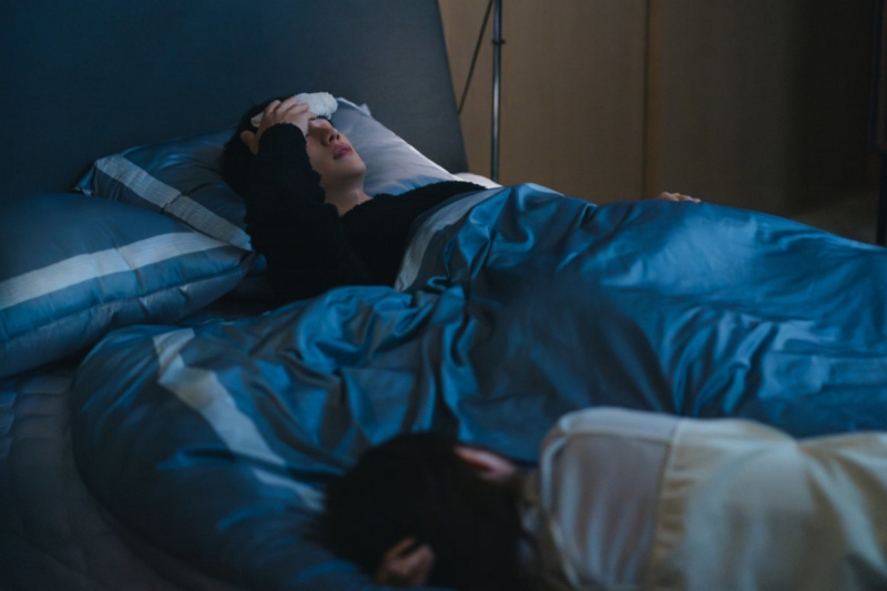 Jung So Min s'adorm pel costat de Jung Hae In a 'Love Next Door'