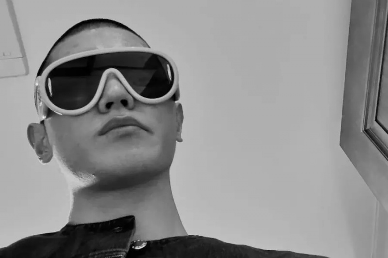 Taeyong de NCT partage des photos d'un nouveau buzz militaire coupé avant l'enrôlement