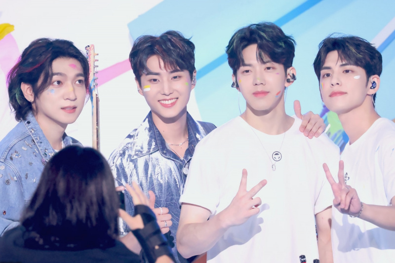 Смотреть: DAY6 одерживает первую победу с песней 'Melt Down' на 'Music Core'; Выступления BOYNEXTDOOR, NCT WISH и других