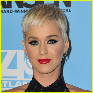 Katy Perry udostępnia selfie po urodzeniu dziecka w staniku i bieliźnie zaledwie kilka dni po porodzie | Katie Perry