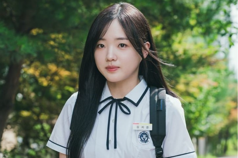 Kang Na Eon vào vai một học sinh đang tìm cách thoát khỏi sự cô độc trong web drama mới “Lớp hiểu biết xã hội 101”