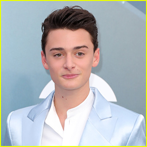 Si Noah Schnapp ay nag-isyu ng paghingi ng tawad sa nag-leak na video kung saan siya kinunan ng pelikula na Kinakanta ang N-Word | Noah Schnapp