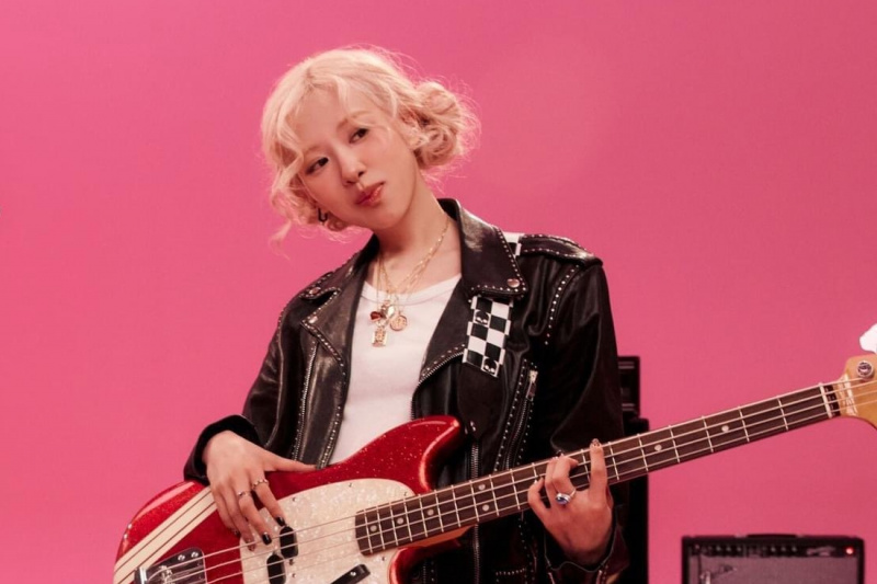 БЛЭКПИНК's Rosé Makes Billboard History As 'APT.' Spends 3rd Week In Top 15 Of Hot 100 + Hits New Peak On Radio Airplay Chart