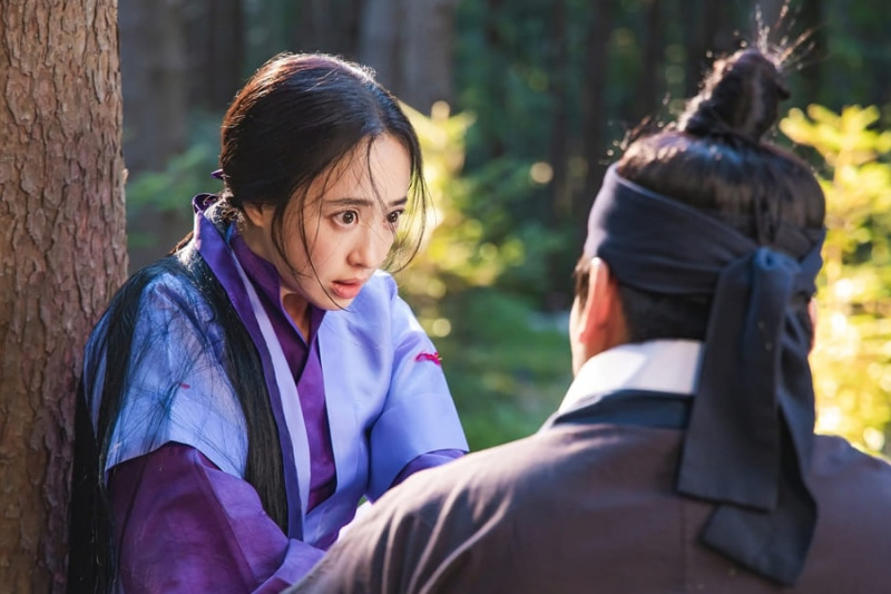 Kim Min Jung, 'Check In Hanyang' da beklenmedik bir saldırı karşısında esnek kalıyor