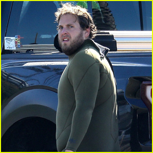 Jonah Hill se desliza en traje de neopreno para mañana de surf | jonás colina