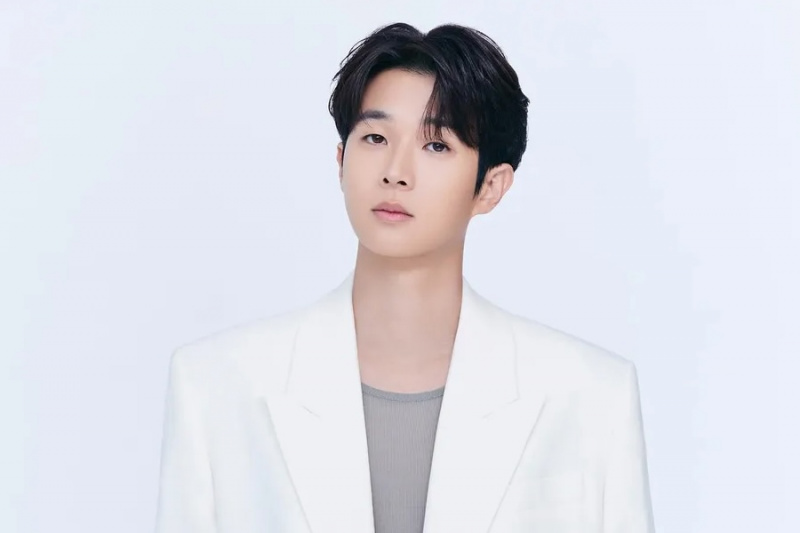 Choi Woo Shik Sedang Dalam Pembicaraan Untuk Membintangi Drama Baru Sebagai Pria Yang Berubah Menjadi Raksasa