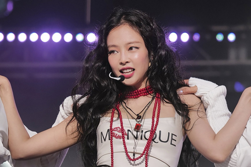 BLACKPINK 的 Jennie 凭借《Mantra》在英国官方单曲排行榜上获得韩国流行女歌手中的最高排名