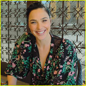 Gal Gadot õpetab heebrea keelt ja kuidas oma nime õigesti hääldada Vogue'i 73 küsimuses | Gal Gadot